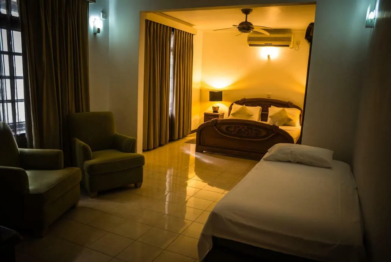 Hotel Blue Bird Negombo